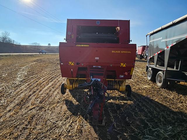 Image of New Holland 648 equipment image 1