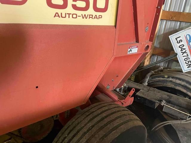 Image of New Holland 650 equipment image 4