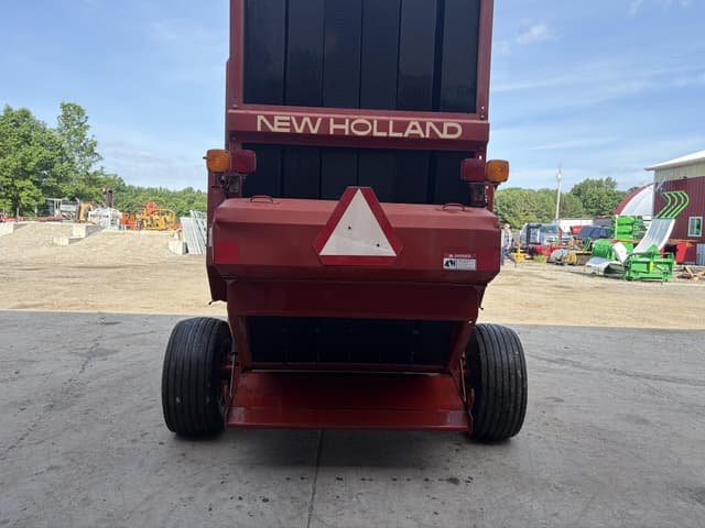 Image of New Holland 654 equipment image 4