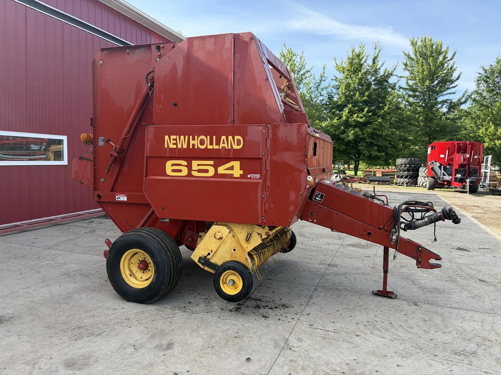 New Holland 654 Equipment Image0