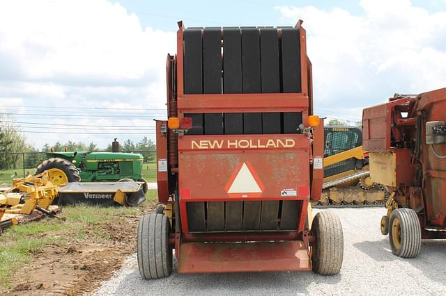 Image of New Holland 654 equipment image 3