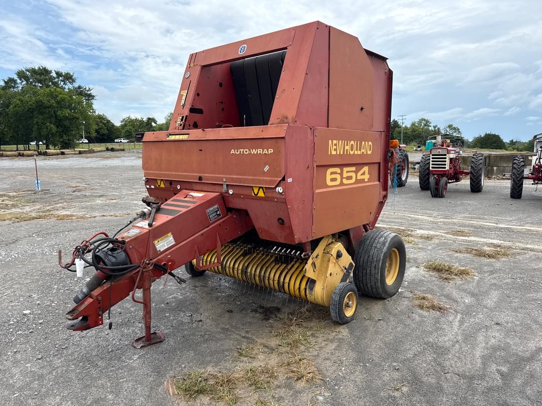 Image of New Holland 654 Primary image
