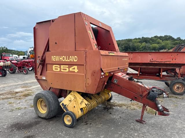 Image of New Holland 654 equipment image 2