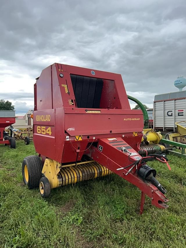 Image of New Holland 654 equipment image 1