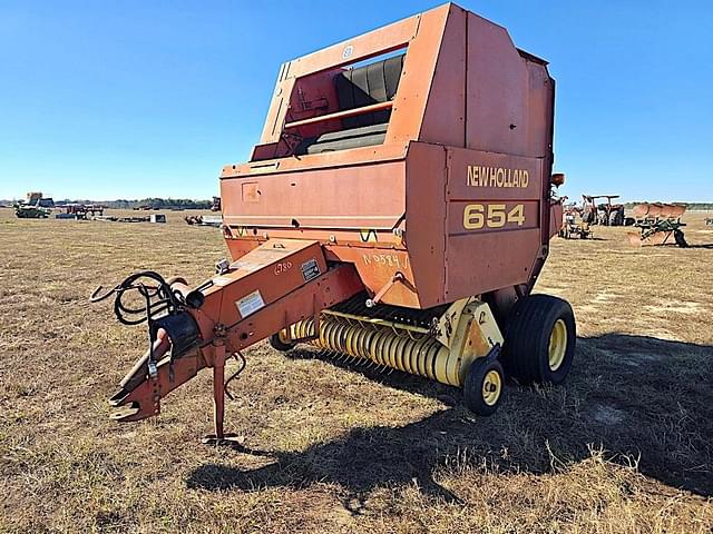 Image of New Holland 654 equipment image 1