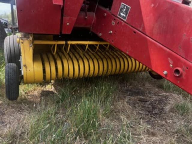 Image of New Holland 654 equipment image 1