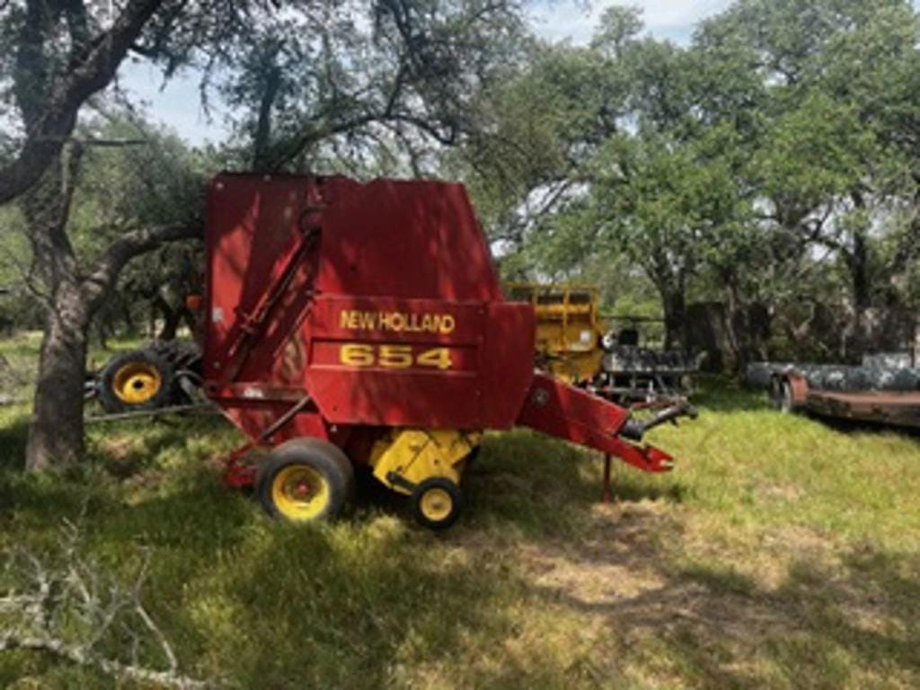 New Holland 654 Equipment Image0