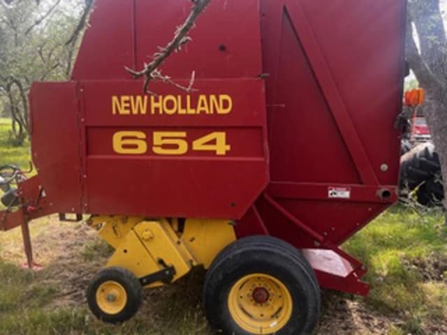 Image of New Holland 654 equipment image 4