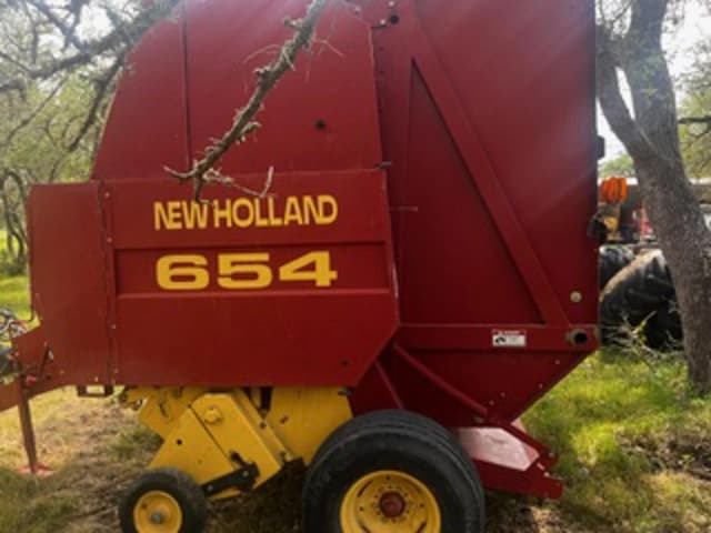 Image of New Holland 654 equipment image 3