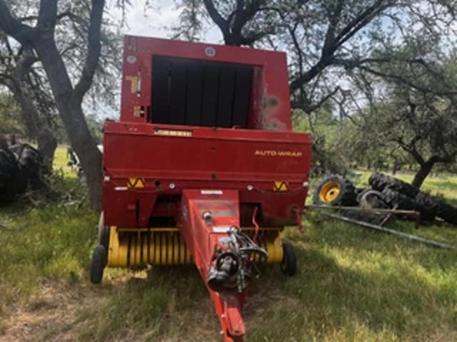 Image of New Holland 654 equipment image 2