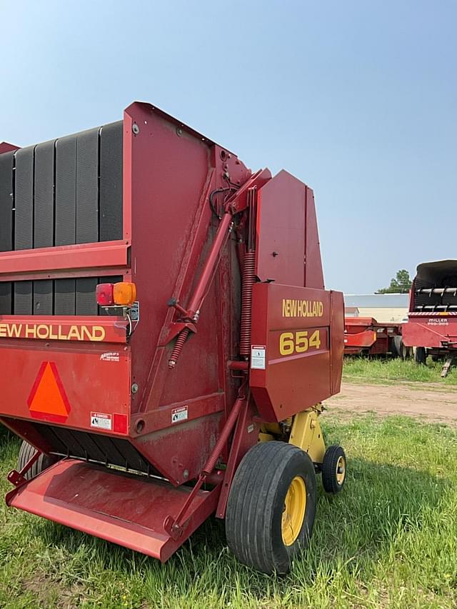 Image of New Holland 654 equipment image 3