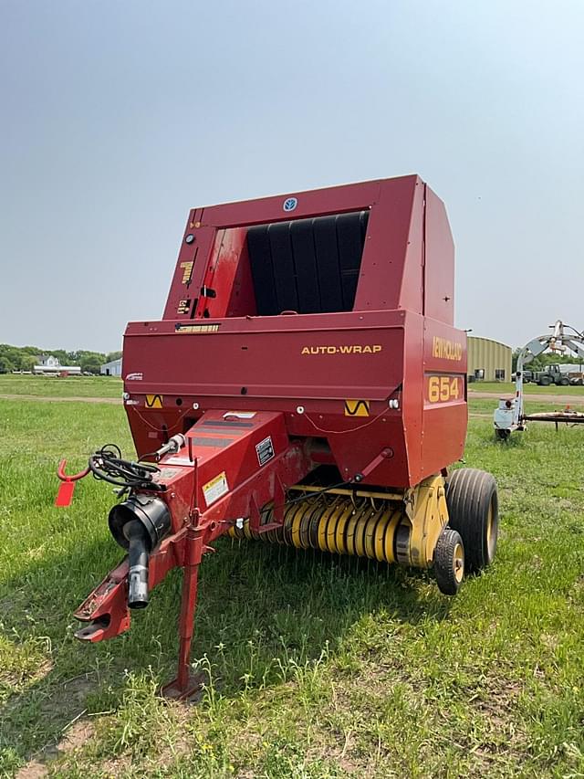 Image of New Holland 654 equipment image 1