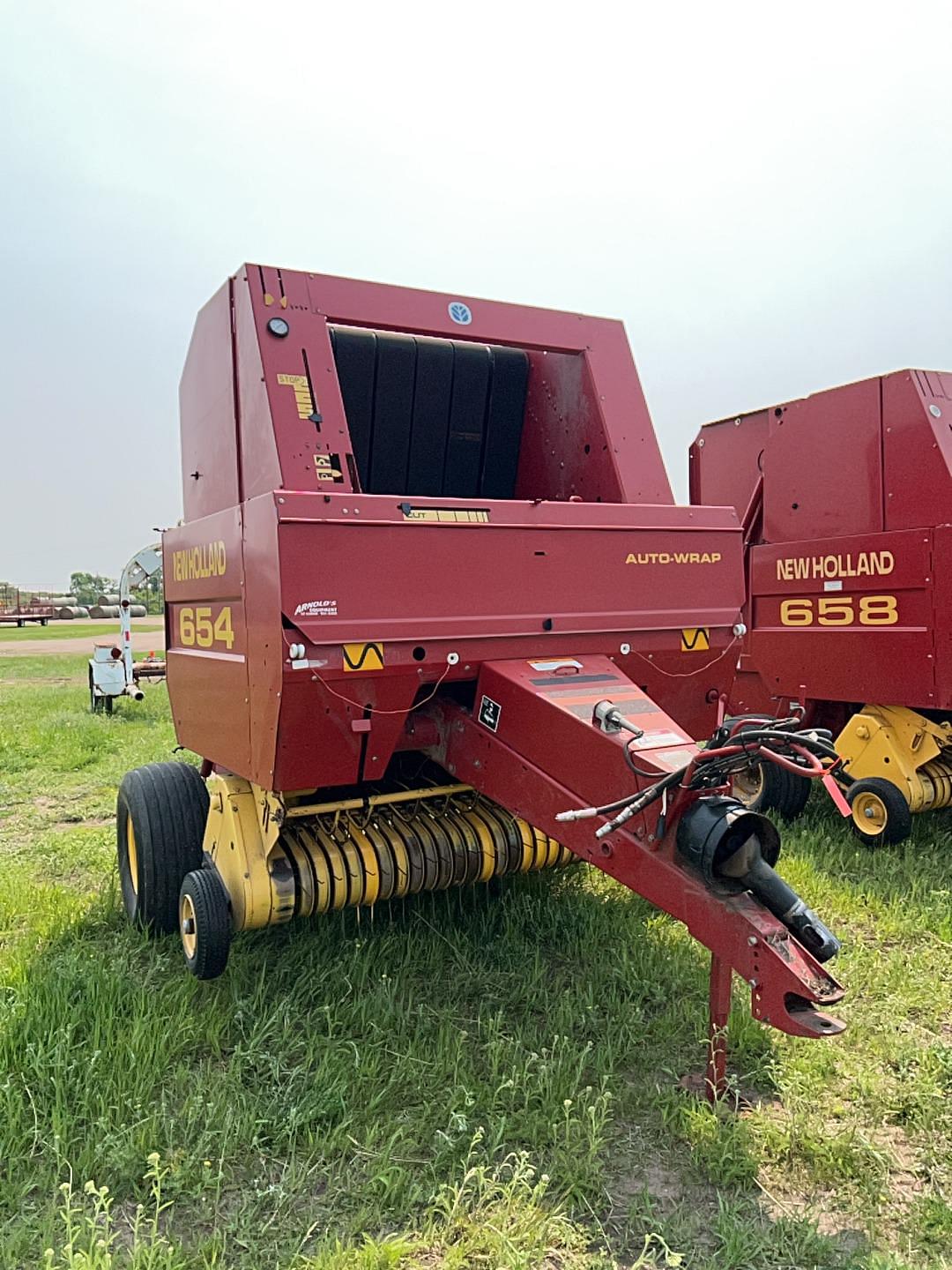 Image of New Holland 654 Primary image