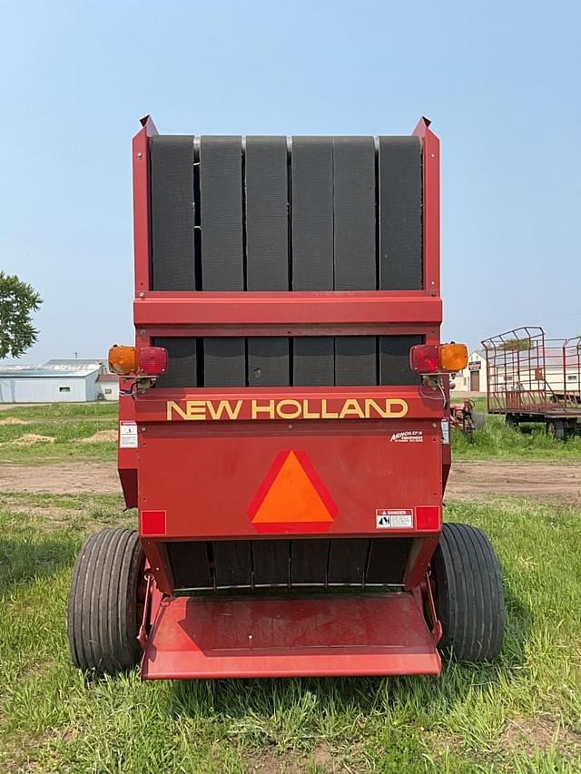 Image of New Holland 654 equipment image 4