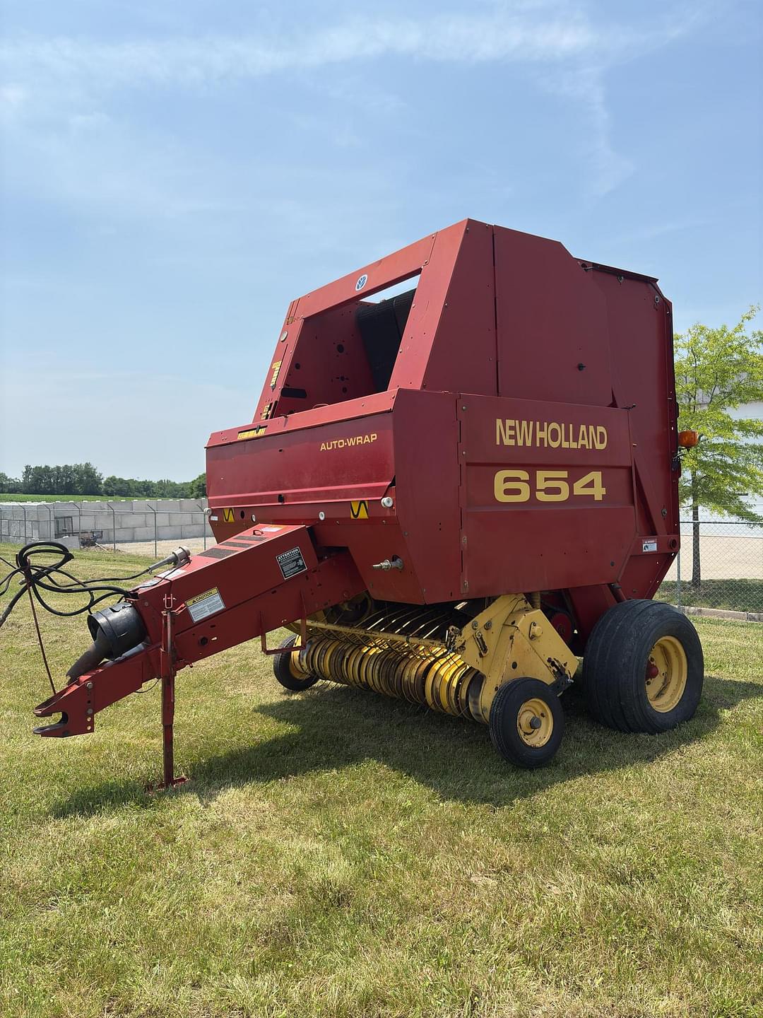 Image of New Holland 654 Primary image