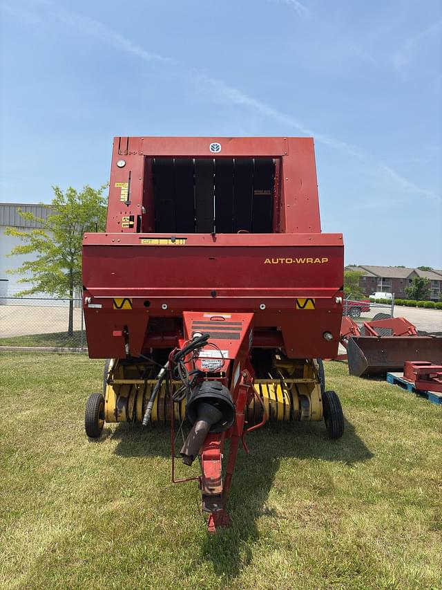 Image of New Holland 654 equipment image 1