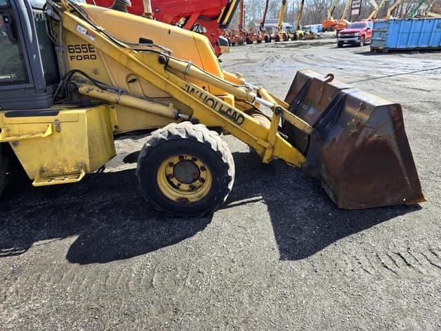 Image of New Holland 655E equipment image 4