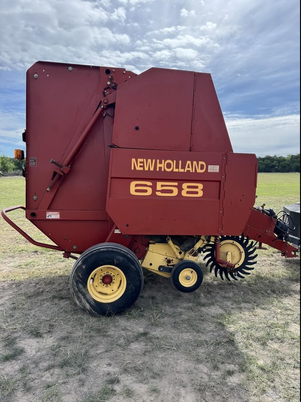 Image of New Holland 658 Image 0