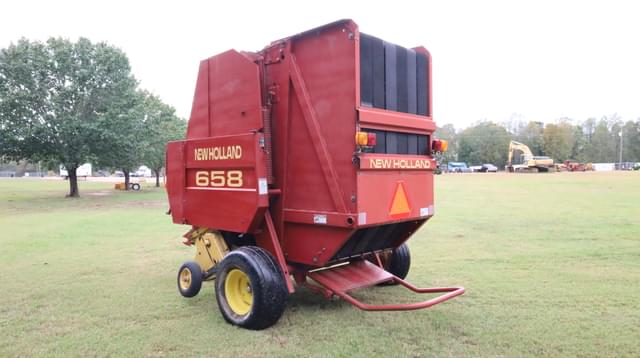 Image of New Holland 658 equipment image 4