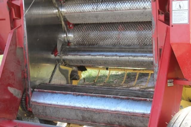 Image of New Holland 658 equipment image 3