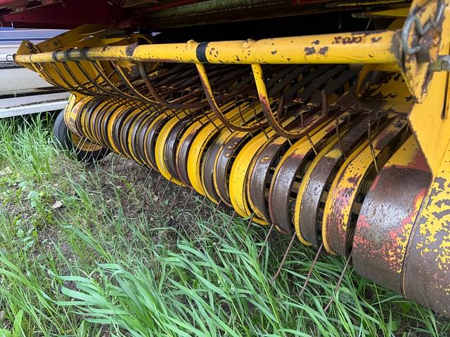 Image of New Holland 658 equipment image 1