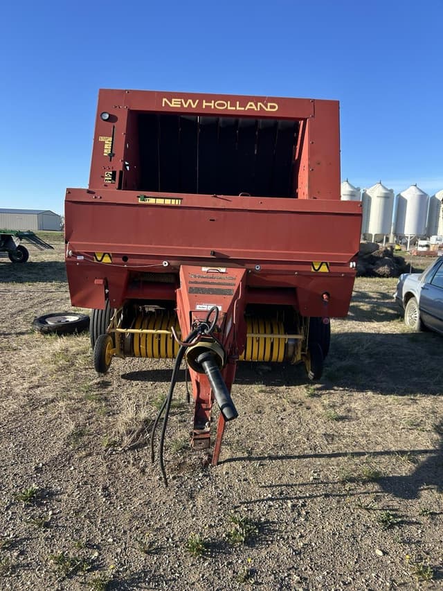 Image of New Holland 660 equipment image 1