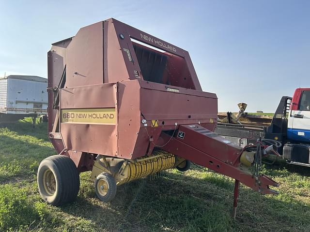 Image of New Holland 660 equipment image 1