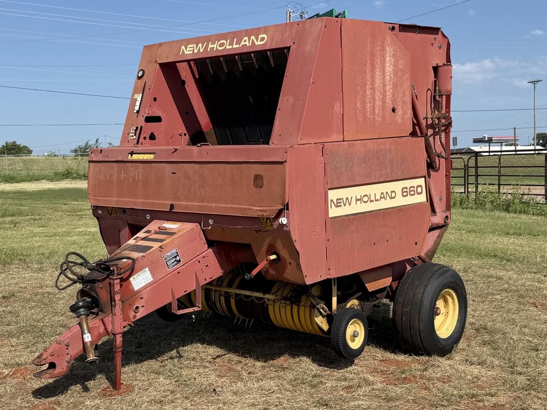 Image of New Holland 660 Primary image