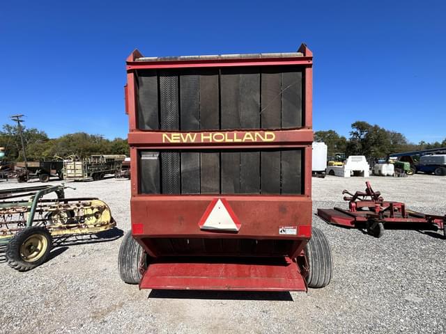 Image of New Holland 660 equipment image 1