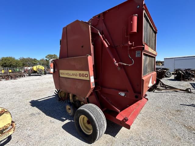 Image of New Holland 660 equipment image 2
