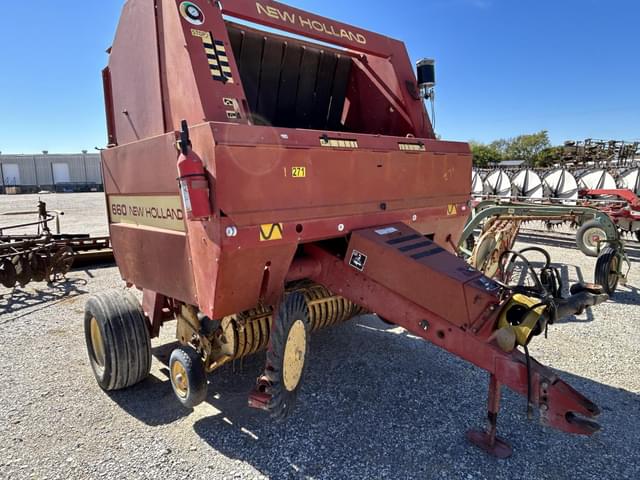 Image of New Holland 660 equipment image 4