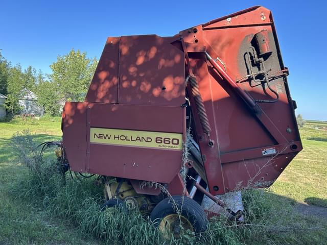 Image of New Holland 660 equipment image 1