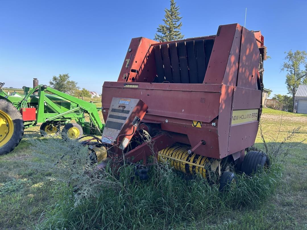 Image of New Holland 660 Primary image