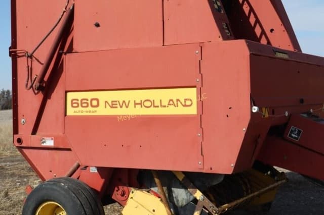 Image of New Holland 660 equipment image 2