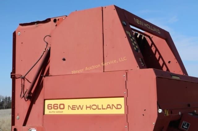 Image of New Holland 660 equipment image 1