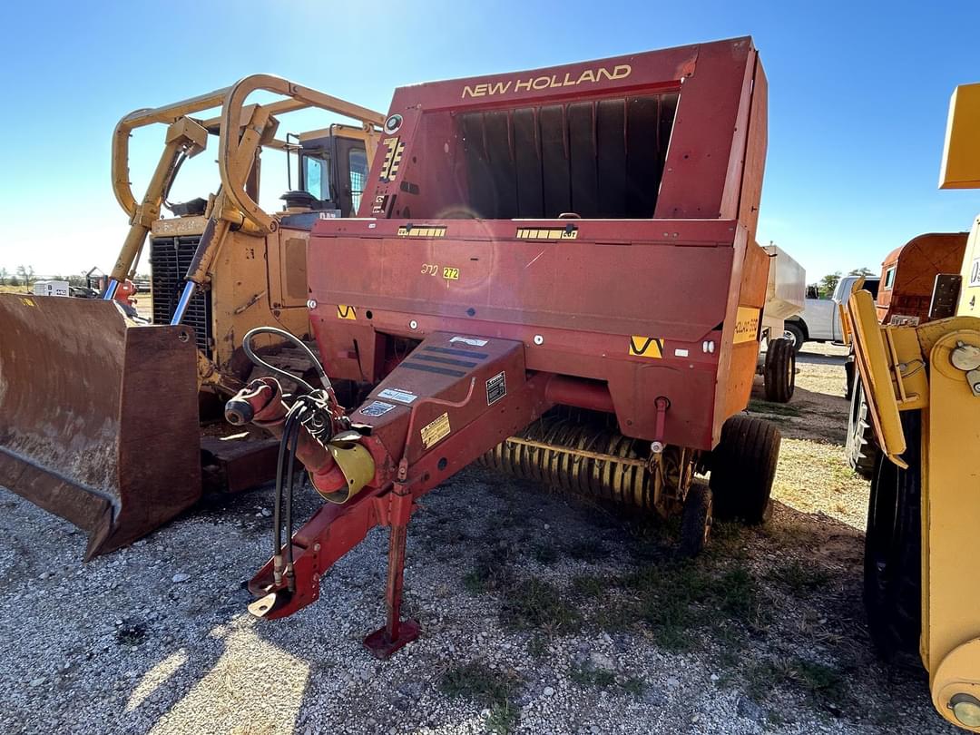 Image of New Holland 660 Primary image