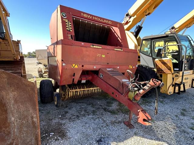 Image of New Holland 660 equipment image 1