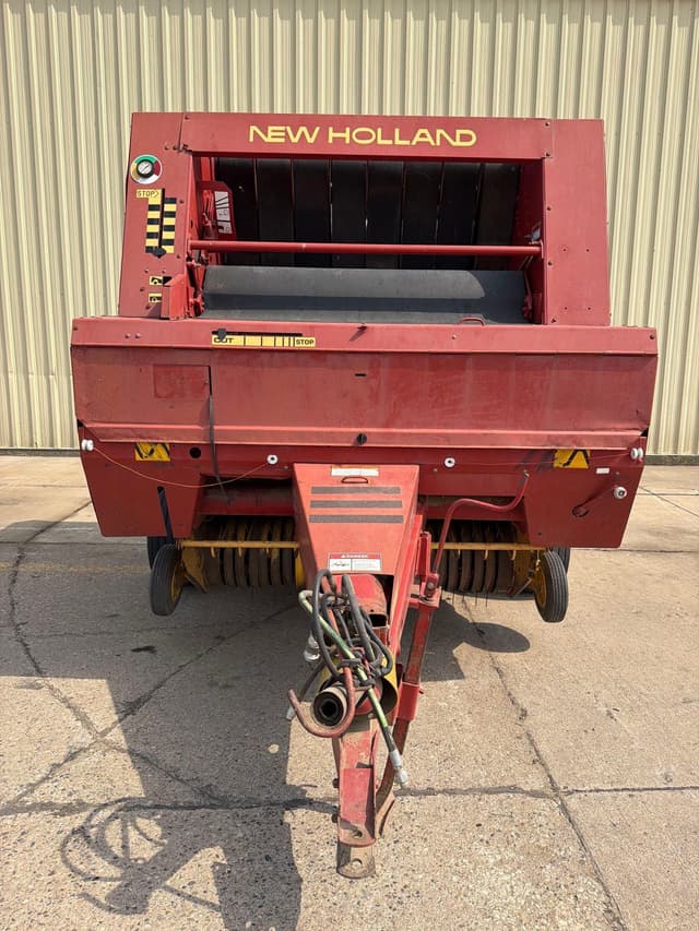 Image of New Holland 660 equipment image 1