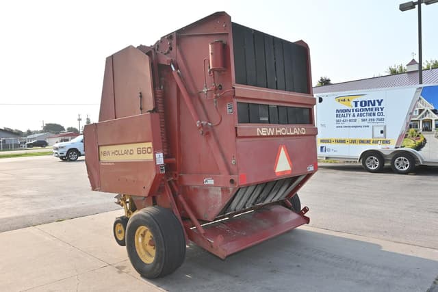 Image of New Holland 660 equipment image 4