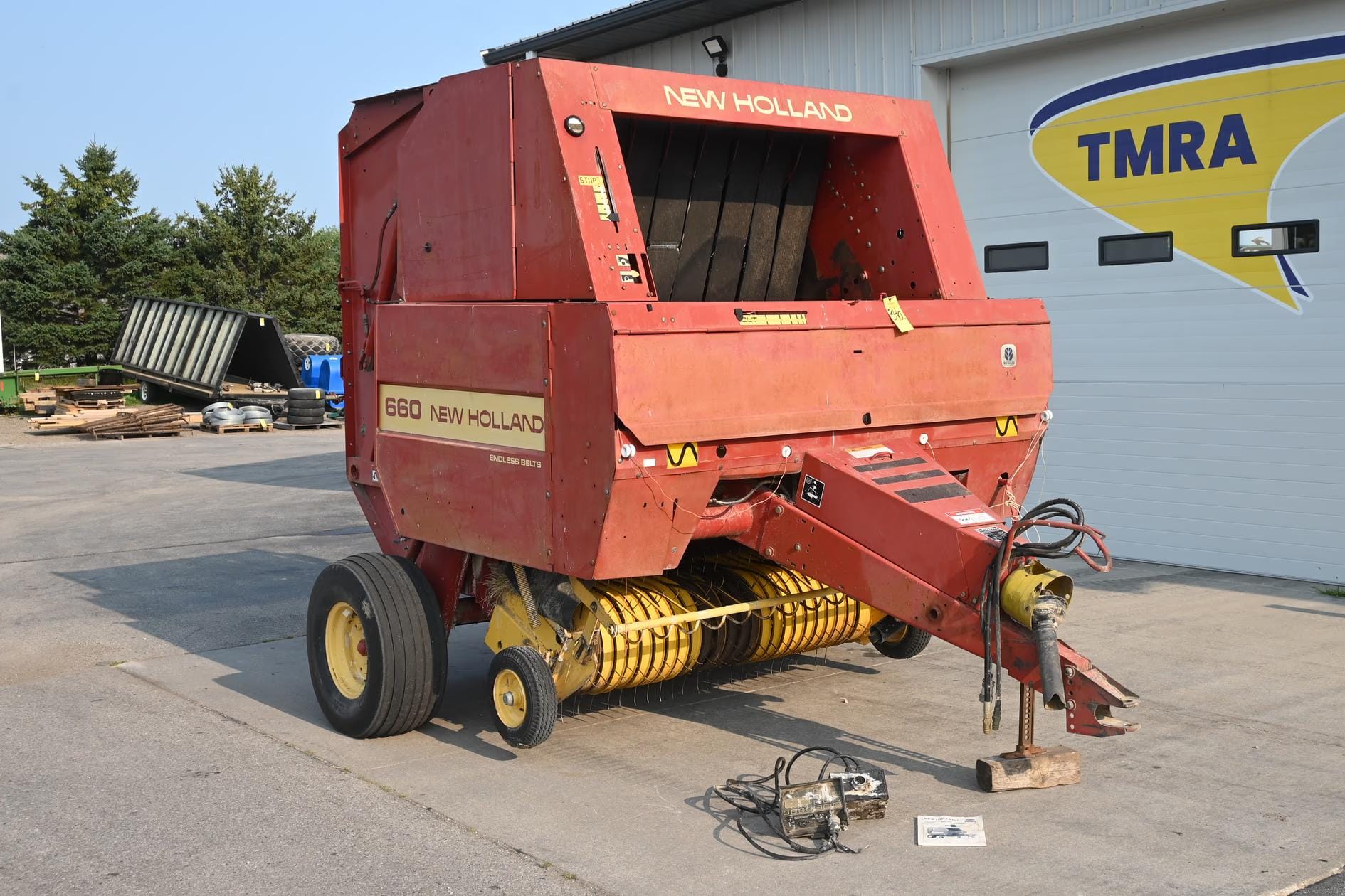 New Holland 660 Equipment Image0