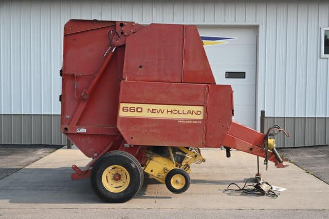 Image of New Holland 660 equipment image 1
