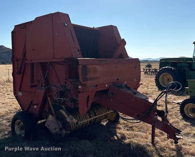 Image of New Holland 660 equipment image 2