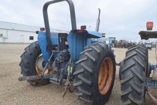 Image of New Holland 6610S equipment image 2