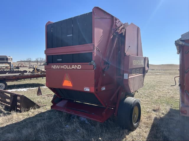 Image of New Holland 664 equipment image 3