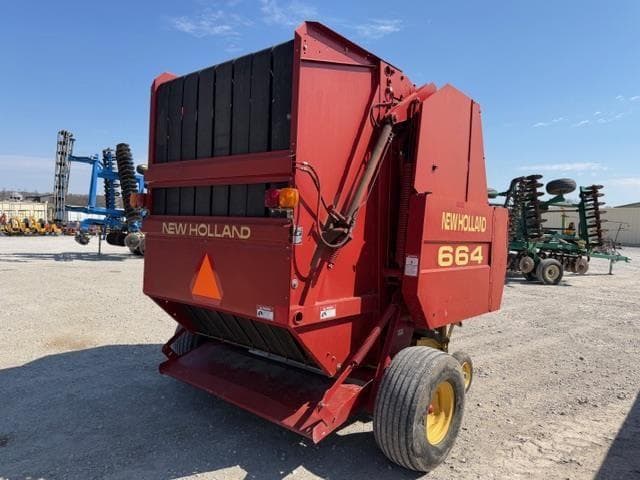 Image of New Holland 664 equipment image 2