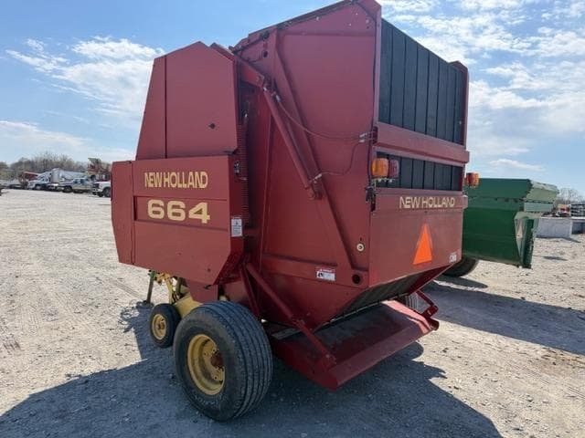 Image of New Holland 664 equipment image 4