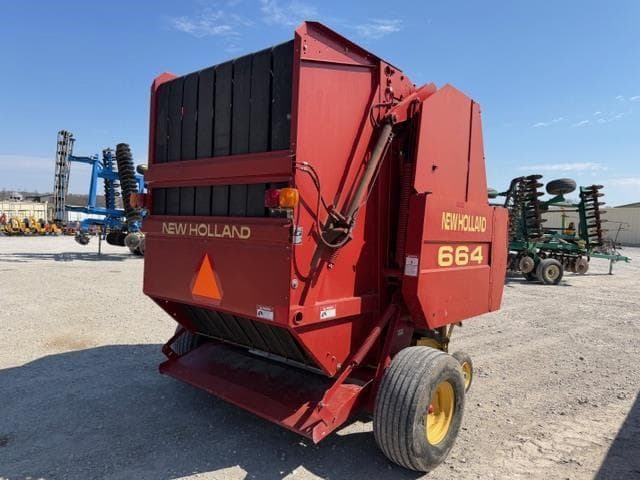 Image of New Holland 664 equipment image 2