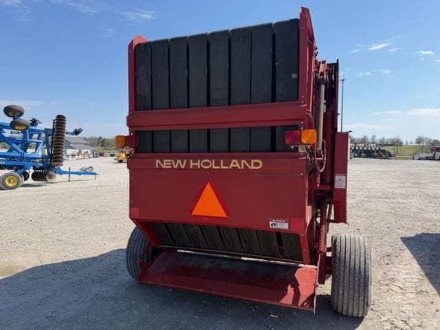 Image of New Holland 664 equipment image 3