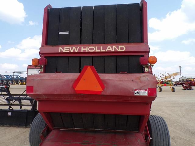 Image of New Holland 664 equipment image 4