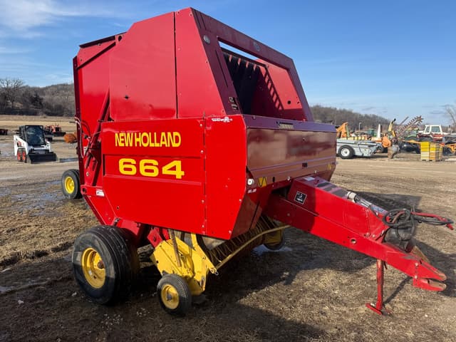 Image of New Holland 664 equipment image 4